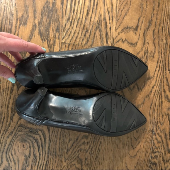 Life Stride Black Sevyn Heels - Picture 3 of 6